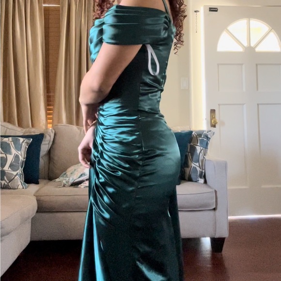 Emerald green prom dress - Picture 4 of 7